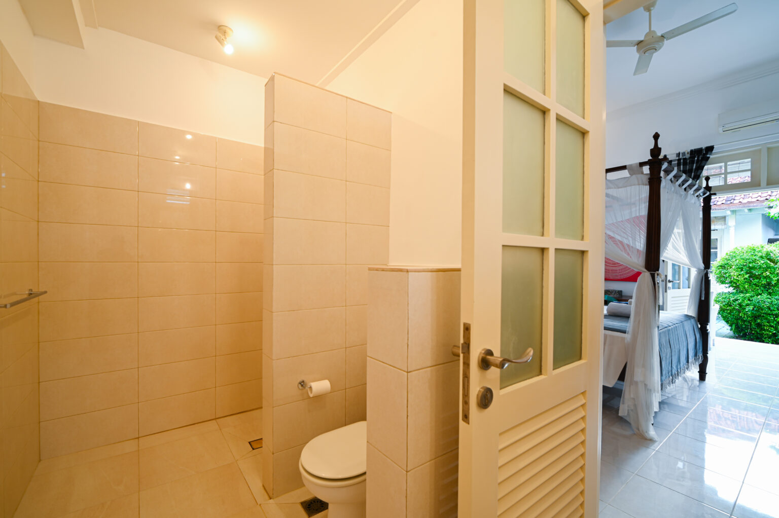 Standard Room Bathroom no 1